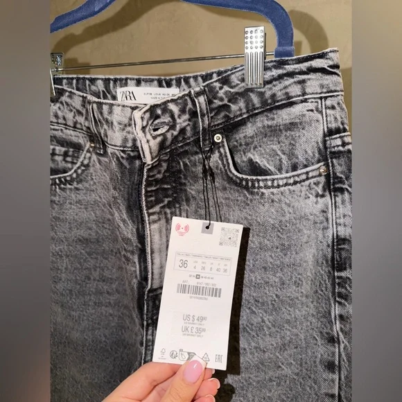 NWT Zara Women's Black Acid Wash Straight Leg Jeans US Sz 4 - Picture 2 of 8